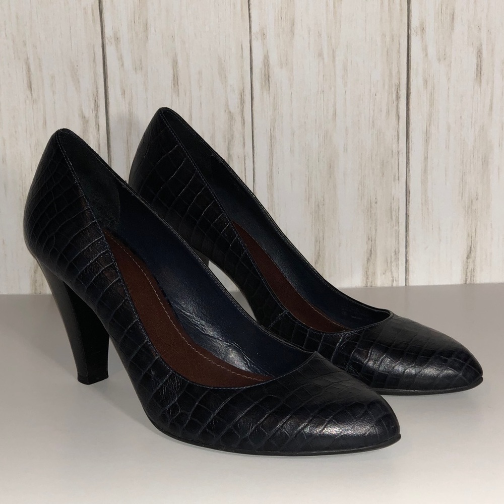 Gianni Bini Round Toe Pumps